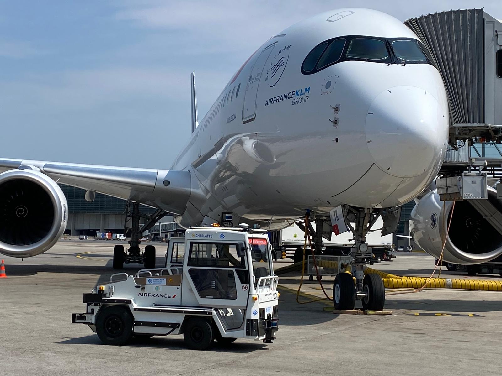 AT135 Autonom Tract — Autonomous Electric Baggage Tractor view 3