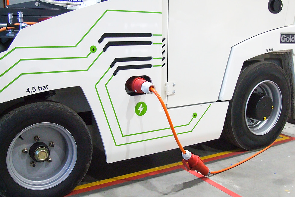 Goldhofer SHERPA E Electric Cargo and Pushback Tractor view 4
