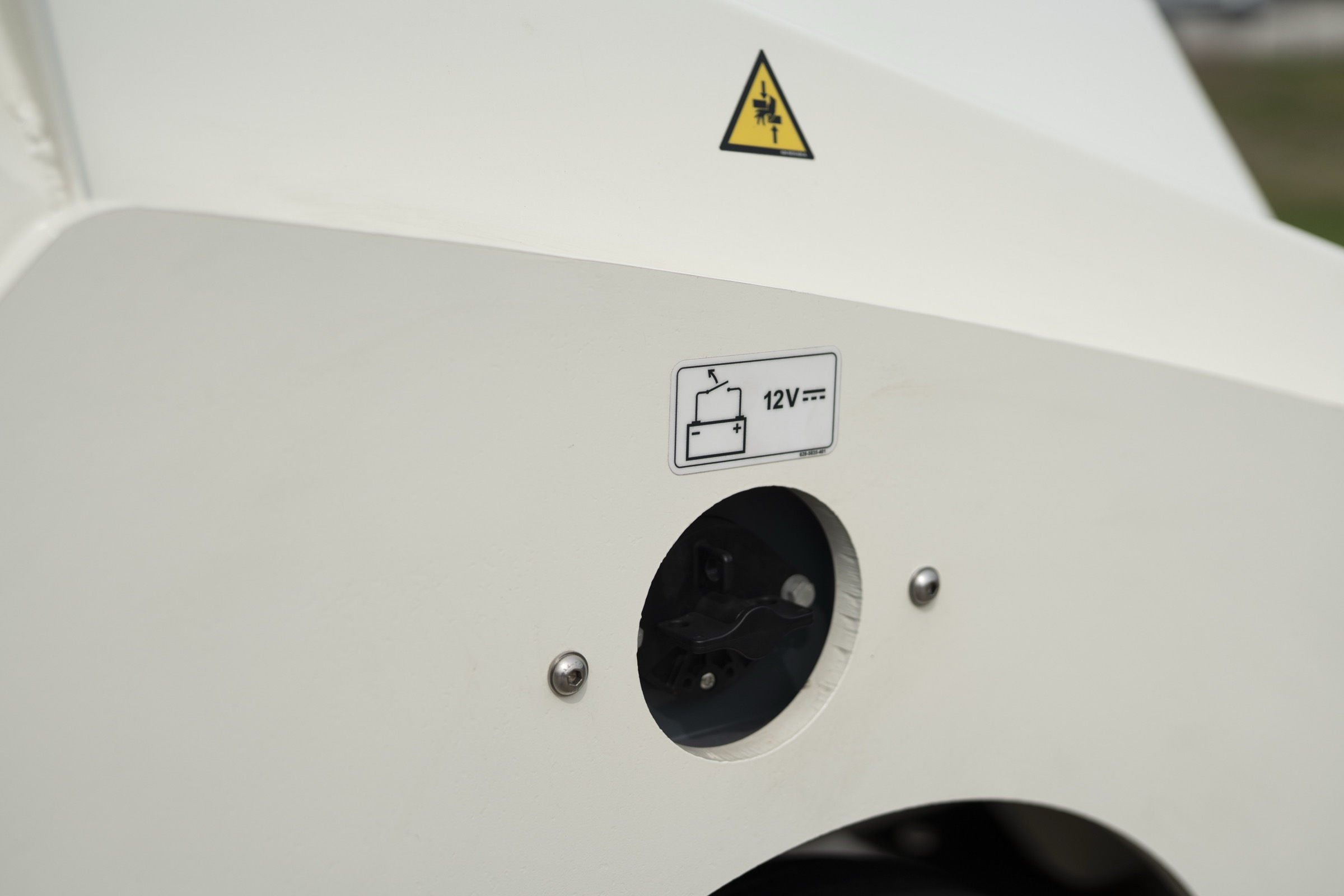 Oshkosh AeroTech B80 Electric Baggage Tractor view 4