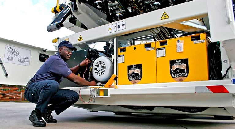 Oshkosh AeroTech Commander 15i-E Electric Cargo Loader view 3