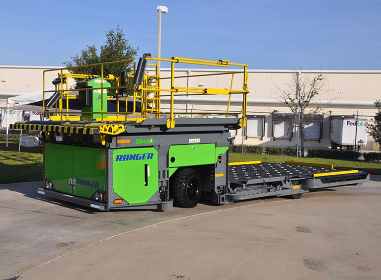 Oshkosh AeroTech Ranger 15E Electric Cargo Loader view 3